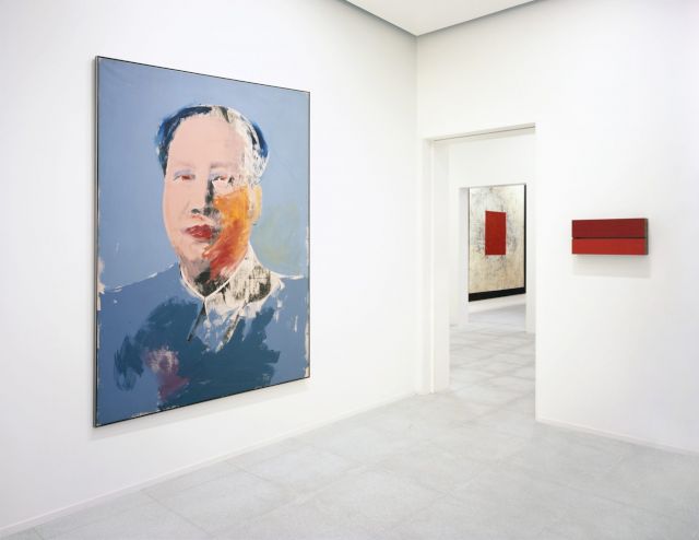 Andy Warhol, "Mao", 1972; Pello Irazu, "Corazón", 1989; José María Sicilia, "Flor marco negro", 1987. Photo: © Carolina García & Eduardo Armentia