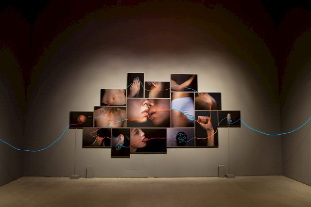 Hu Weiyi, Flirt, mixed media installation, 2014