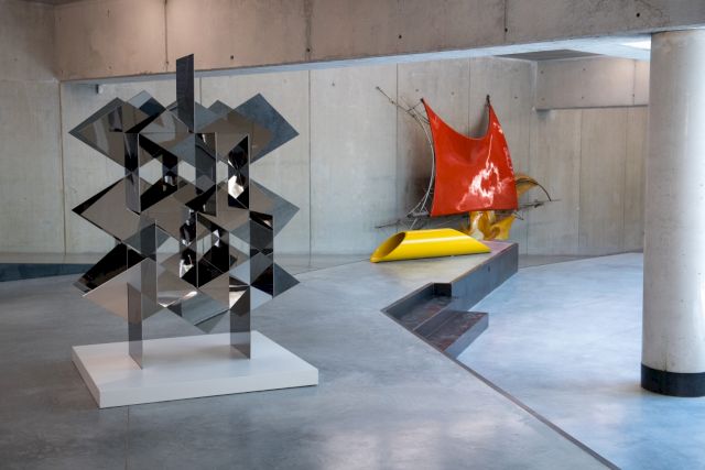 Galerie Peyrassol with Francisco Sobrino. Courtesy Peyrassol – Parc de Sculptures. © Christophe Goussard