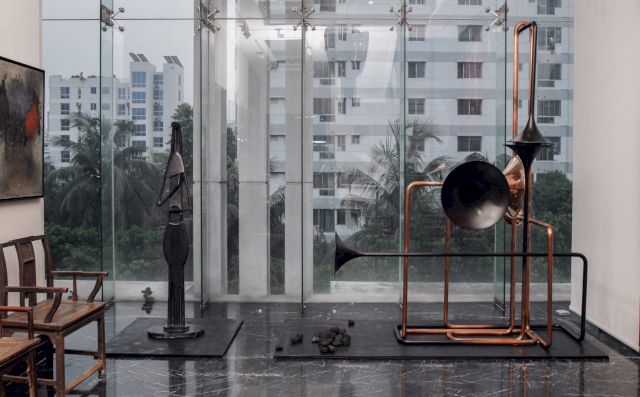 (l–r) MOHAMMAD KIBRIA, Untitled, 1965; AI WEIWEI, Fairytale - 1001 Chairs, 2007; NOVERA AHMED, Standing Figure, 1960; ALICJA KWADE, Hypothetisches Gebilde, 2017