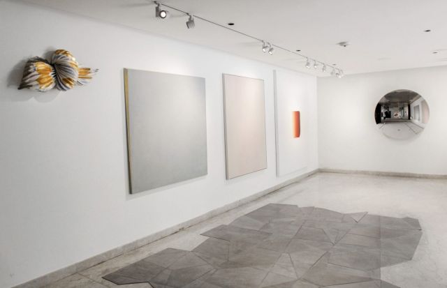 (l–r) LYNDA BENGLIS, Wing, 2002; ETTORE SPELLETTI, Girandola, 2013; CHRISTODOULOS PANAYIOTOU, Untitled (50-10-50), 2016; LEE UFAN, Dialogue, 2016; ANISH KAPOOR, Untitled, 2014; (floor) DANIEL STEEGMANN MANGRANÉ, Systemic Grid, 2014