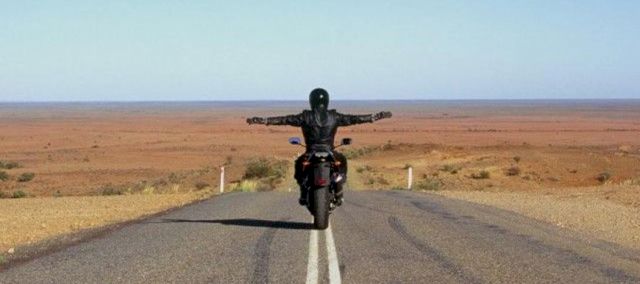 SHAUN GLADWELL, Approach to Mundi Mundi, 2007. Courtesy Lyon Housemuseum, Melbourne