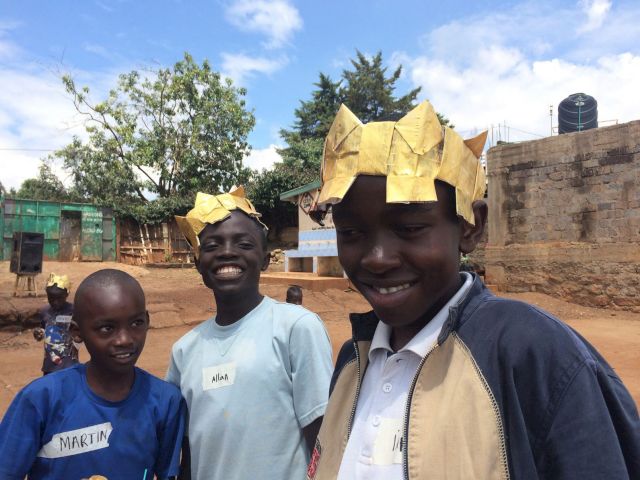 Children in the workshop with Amélie Grözinger on folding techniques. © One Fine Day e. V.