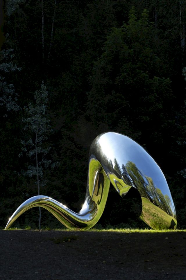 I'm Alive, Tony Cragg. Photo: Frederic Boudin