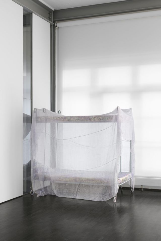 Anne Bourse, Lever de soleil, coucher de soleil, où je suis en ce moment (1), 2021. Courtesy of the artist and Crevecoeur