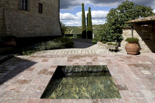 CRISTINA IGLESIAS, Towards the Ground, 2008. Photo: Alesssandro Moggi