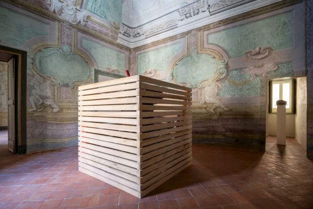 JIMMIE DURHAM, Minimalist Sculpture With Content, 2019. Courtesy Fondazione Morra Greco, Naples © Maurizio Esposito