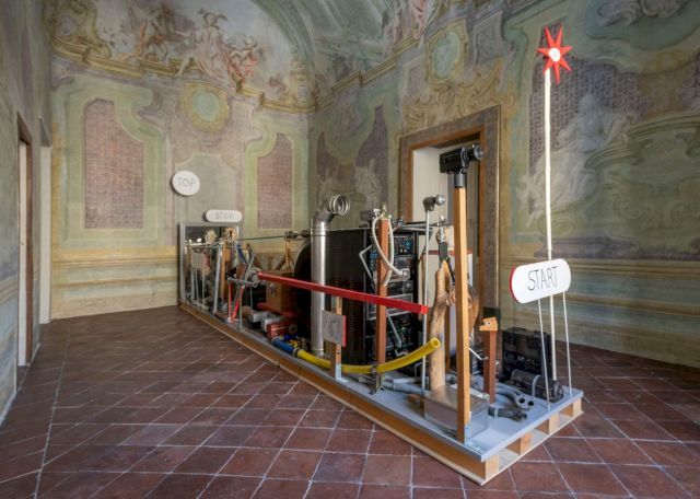 JIMMIE DURHAM, Something… Perhaps a Fugue or an Elegy, 2005. Courtesy Fondazione Morra Greco, Naples © Maurizio Esposito