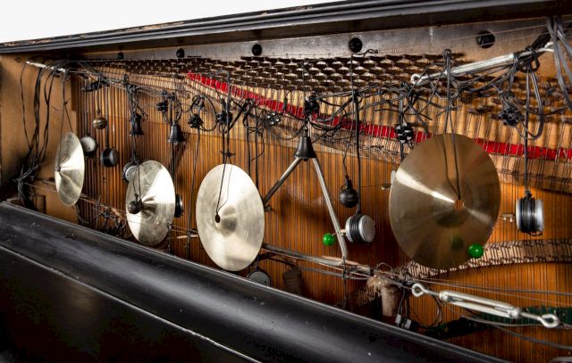 JOE JONES, Pianoforte in Legno Nero, 1973. Courtesy Archivio Conz