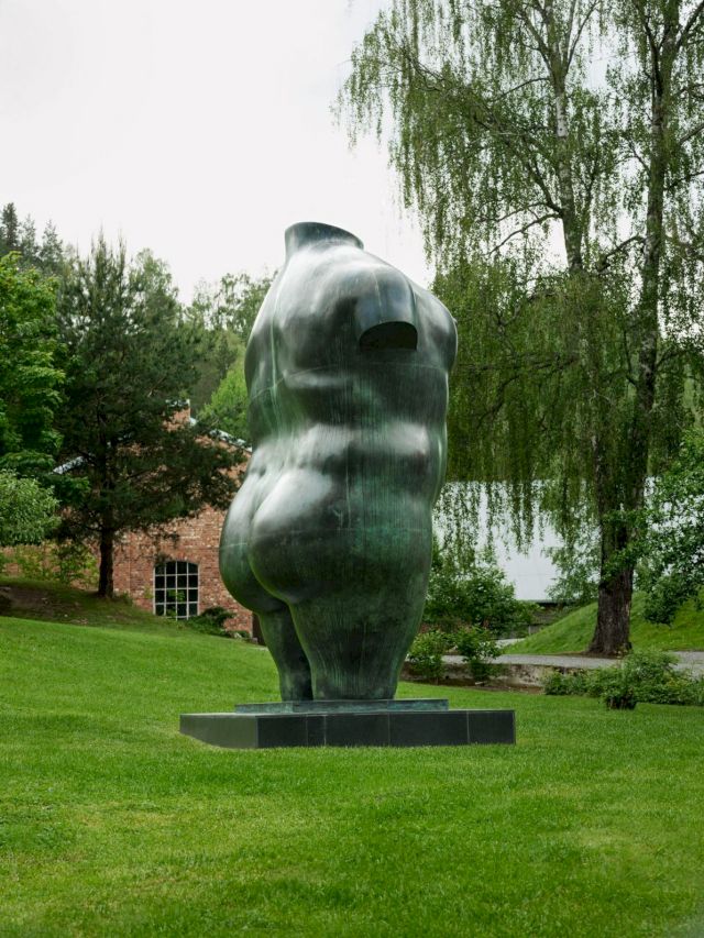 FERNANDO BOTERO, Stor torso/Female torso, 1983. Photo: Einar Aslaksen