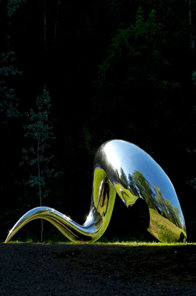 TONY CRAGG, I'm Alive, 2004. Photo: Kistefos