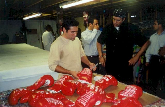 Boxer Oscar De La Hoya boxer and Steve Kaufman at Steve's studio, Give Kids A Break, Los Angeles. ©Steve Kaufman Art Licensing LLC