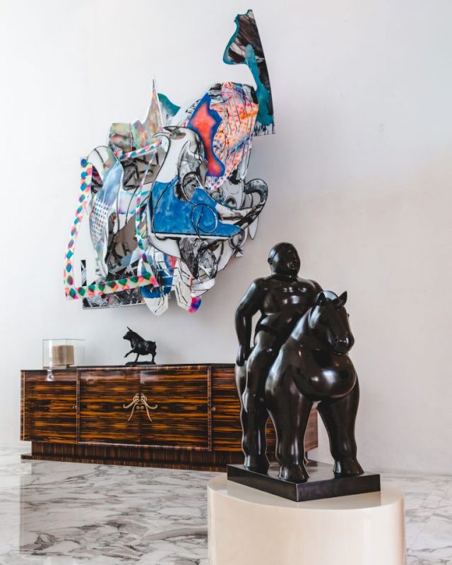 FRANK STELLA, The Honor and Glory of Whaling, 1991; FERNANDO BOTERO, Man on Horse. Photo: Marine Terlizzi