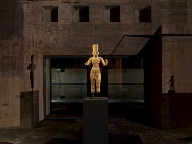 Harihara , Pre-Angkor 7th- 8th Century. Photo: Nic Tenwiggenhorn / VG Bild-Kunst, Bonn © The Feuerle Collection