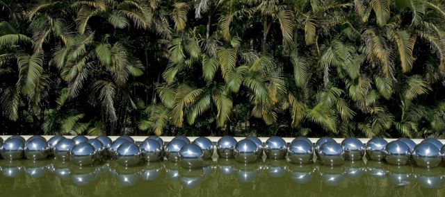 YAYOI KUSAMA, Nascissus Garden, 2009. Photo: Pedro Motta