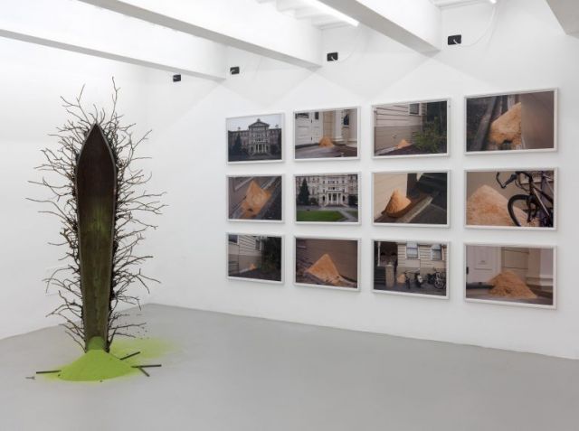 PETRIT HALILAJ, Can we do something together, just this and then free forever (green); ROMAN ONDÁK, Camouflaged Building. Courtesy the artists and Collezione Gaddi
