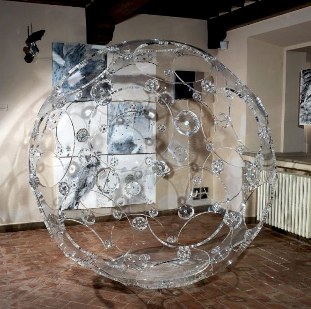 CARSTEN HÖLLER, Transparent Sphere. Courtesy the artist and Collezione Gaddi