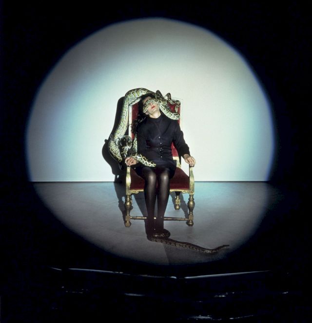 MARINA ABRAMOVIĆ, Dragon Heads, 1992. Courtesy Videoinsight® Collection