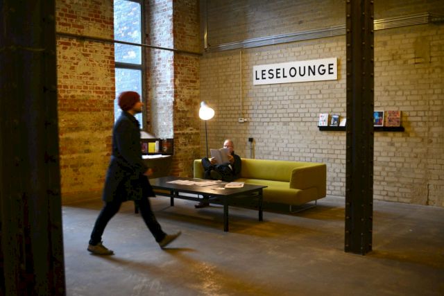 Reading lounge at HALLE 14. Photo: Claus Bach