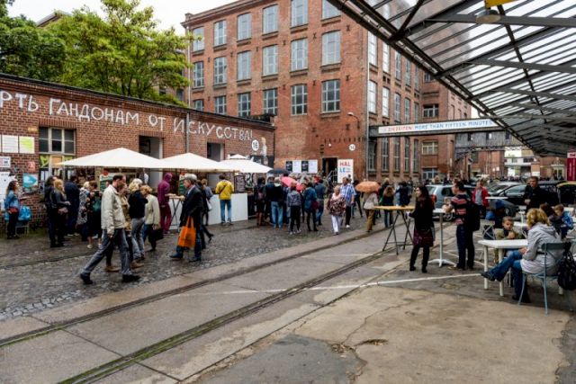 Outside view of the HALLE 14 during the Autumn Gallery Tour of the SpinnereiGalleries in September 2014. Photo: Nils A. Petersen