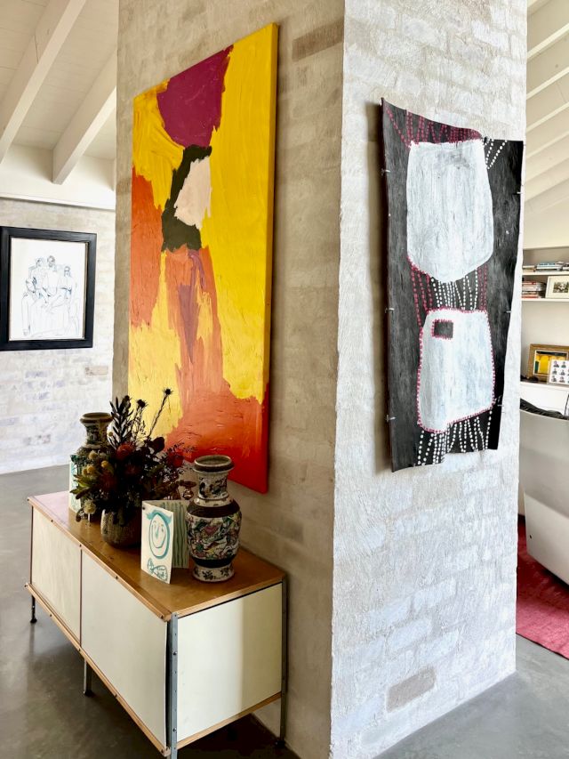 The ARNDT residence Cape Schanck Australia, George Condo "Rodrigo and his family" (2007), Mirdidingkingathi Juwarnda Sally Gabori "Dibirdibi Country" (2010), Ms N Marawili "Baratjala" (2023)