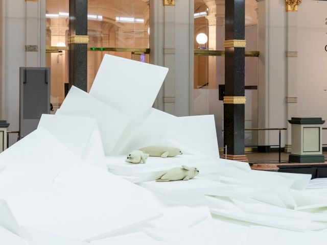 “Fin De Siècle”, General Idea, 1990, Graci Collection. Photo Luca Girardini (Just closed the exhibition at the National Gallery of Canada Ottawa and at the Stedelijk Museum in Amsterdam, the work is now on display at the Gropius Bau in Berlin)