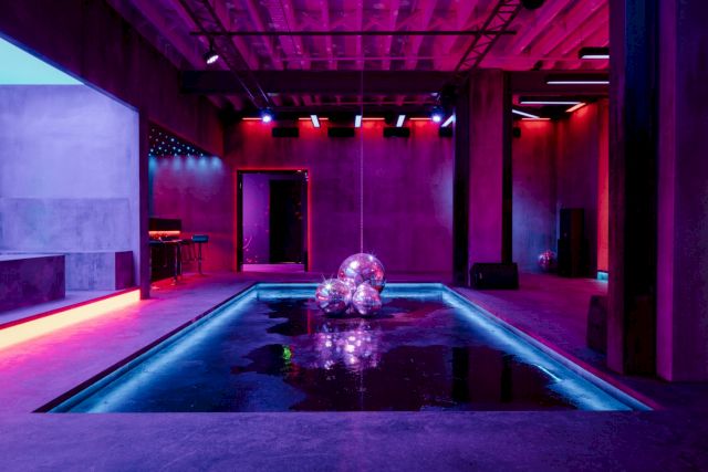 CHEN WEI 陈维, Drunken Dance Hall, 2015, wood, steel, luminescent paint, broken glass, lights, acrylic, mirrors, site specific, dimensions variable_47 - Photography Hamish McIntosh