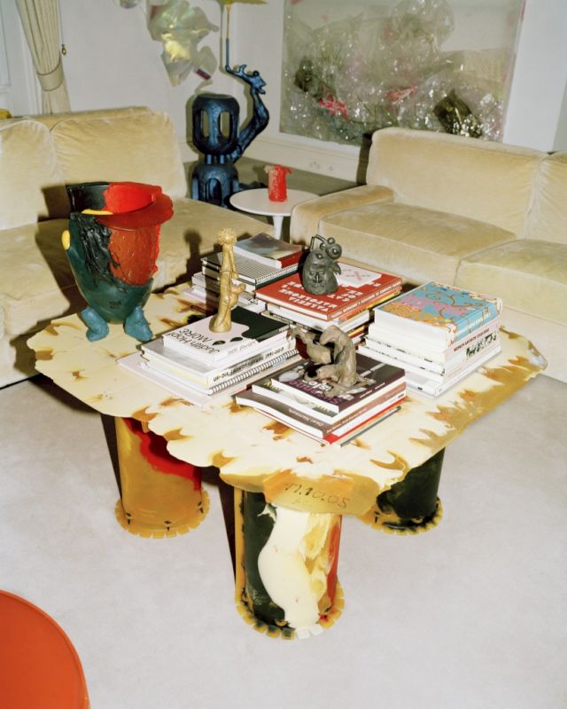Palace Green, London, 2017; Gaetano Pesce table and vase, Dorota Jurczak sculptures; behind: Guan Xiao, Slight Dizzy, 2014. Photo by Mathilde Agius