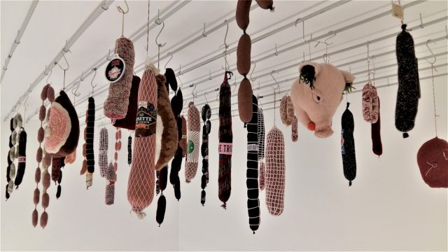 Madame Tricot‘s «Boucherie» plays the whole room. @ARtBON