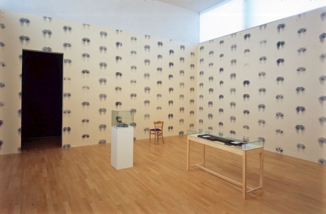 View of the exhibition Art from the UK (Part 1), Sammlung Goetz 27.10.1997-28.02.1998 © Abigail Lane/VG BILD-KUNST Bonn, 2023 Courtesy Sammlung Goetz, Munich - Photo: Philipp Schönborn, Munich