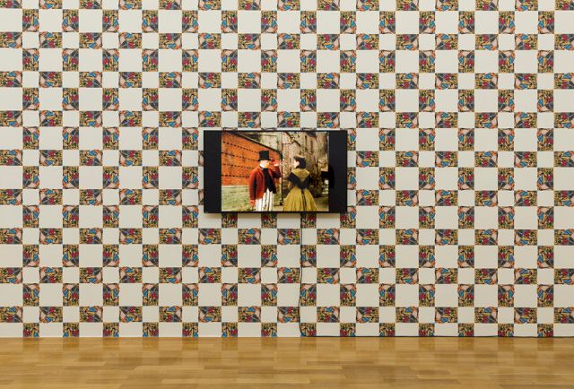 Rodney Graham, City Self / Country Self, 2000 (video) / 2001 (wallpaper) © the artist / Courtesy Sammlung Goetz, Munich - Photo: Thomas Dashuber, Munich