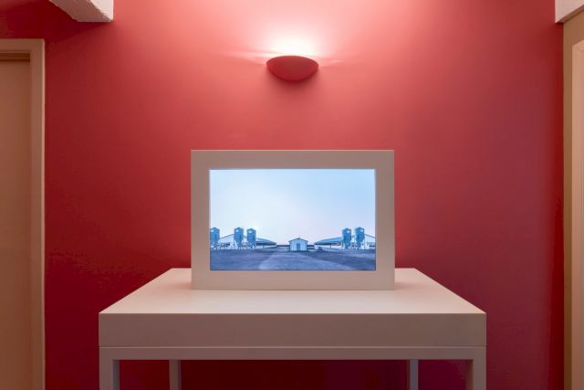 John Gerrard - Grow Finish Unit (Eva, Oklahoma), 2008 at Loft, Servais Family Collection, Brussels © Hugard & Vanoverschelde