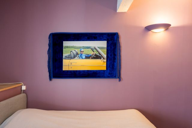 Ismaël Bazri - Dans l’eau de Nice, 2021 at Loft, Servais Family Collection, Brussels © Hugard & Vanoverschelde