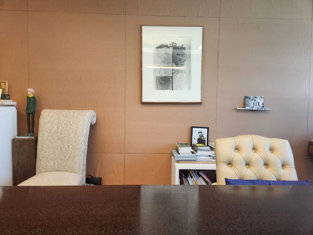 Office of the Director Song Young-Sook - IRVING PENN, Cigarette, No. 37, New York, 1972 ⓒMuseum Hanmi