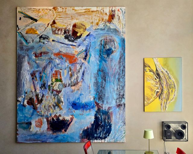 Pam Evelyn, Below, 2021, oil on canvas, 250 x 200 cm (left) / Hannah Jo, Untitled, 2024 © Lee Soyoung