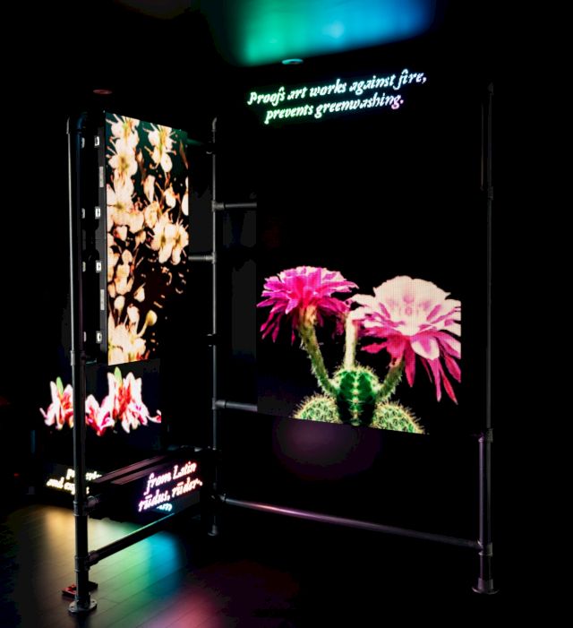 Hito Steyerl „Power Plants“, 2019 Stainless steel scaffolding structures, LED panels (3,9 mm pitch), multichannel video loop (12 channel, color, silent), moving text lines. Photo: Yeeun Lee