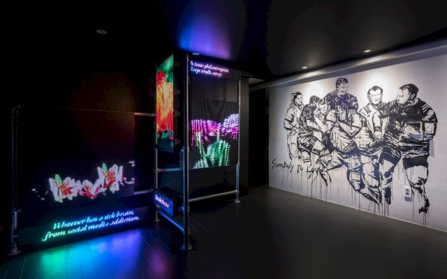 Black Room (left) Hito Steyerl „Power Plants“, 2019 (right) Choi Daejin „Somebody to love“, 2022. Photo: Hyunjun Lee