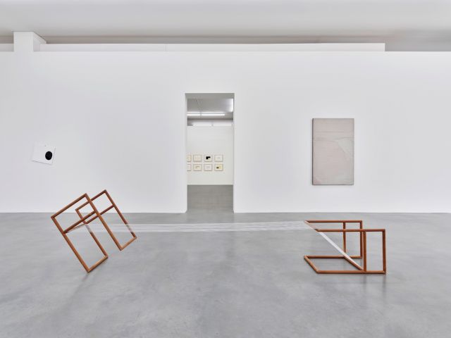 Installation view: Zwischen weißen Wänden …, PEAC Museum, 2024. Photo: Bernhard Strauss