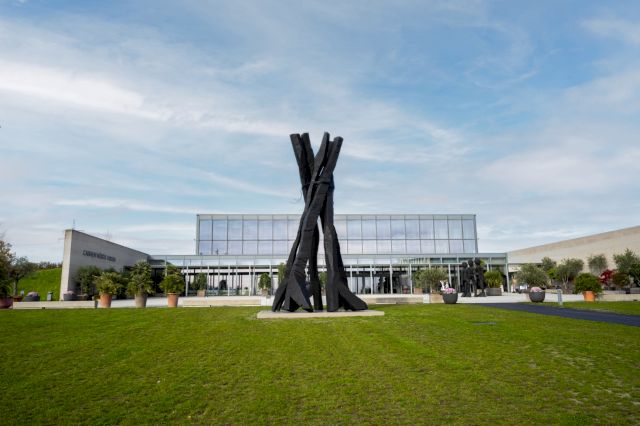 Carmen Würth Forum, Georg Baselitz, Zero Dom, 2021, Bronze, black patina, 915 x 430 x 455 cm, Würth Collection, Inv. 20722. Photo: Ufuk Arslan