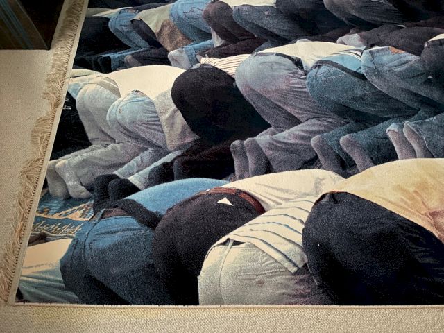 Mehtap Baydu, ’Cuma', Rug, 2016/2018. Photo by Robert Przybylski