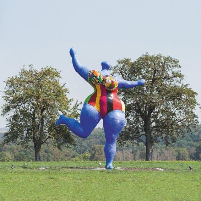 Niki de Saint Phalle, Blue Dancing Nana, 1995, Würth Collection, Inv. 17523; Photo: Julia Schambeck/Ulrich Schmitt