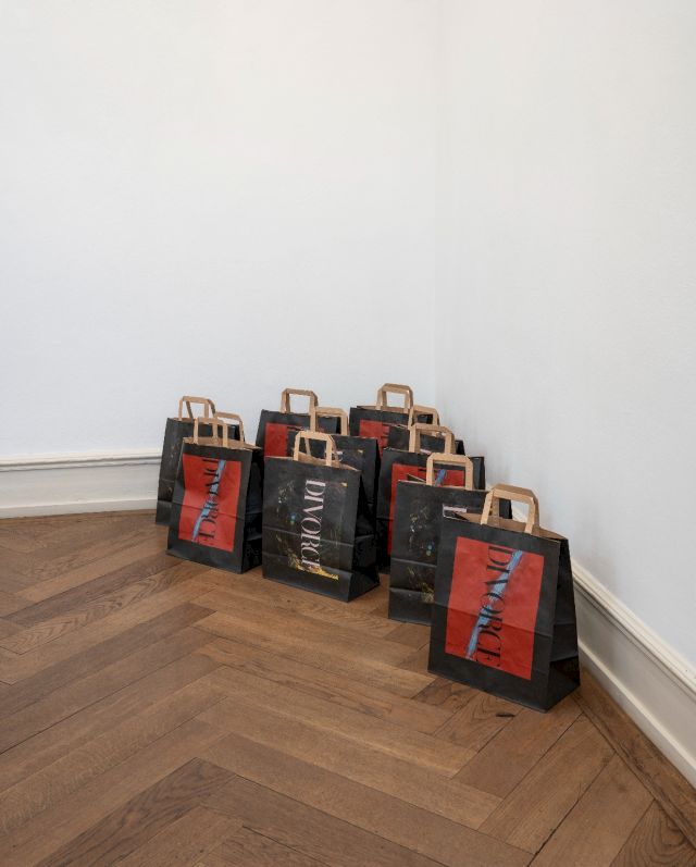 Jasmine Gregory, Paperbags for Migros, Anti Heroes. Jakob Collection, Villa Merkel, Esslingen City Gallery. Photo: Frank Kleinbach © Jakob Collection