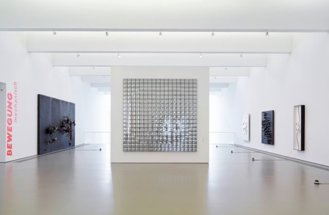 Exhibition view “Dynamic” with works by Adolf Luther, Jean Tinguely, Pol Bury and Julio Le Parc, 2023. Photo: Daniel Scheffold