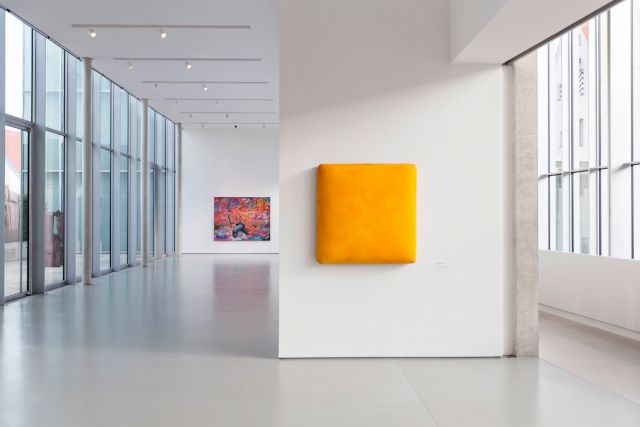 Installation view Gotthard Graubner, Untitled (Yellow Color-Space Body), 1996/97, in the background a work by Sandro Chia, Photo: Daniel Scheffold