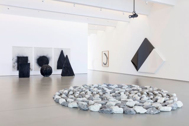 Exhibition view “Open Outcome” with works by Richard Long, David Nash, Bernar Venet and Gerold Miller, 2018, Photo: Daniel Scheffold